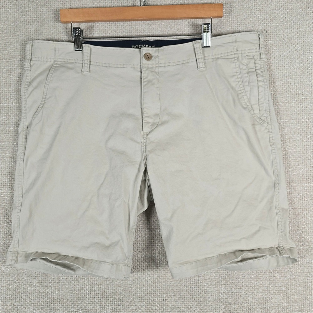 Dockers Mens Tan Khaki Stretch Chino Shorts Size 40 Hidden Zip Pocket‎